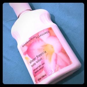 Bath and body works sheer freesia